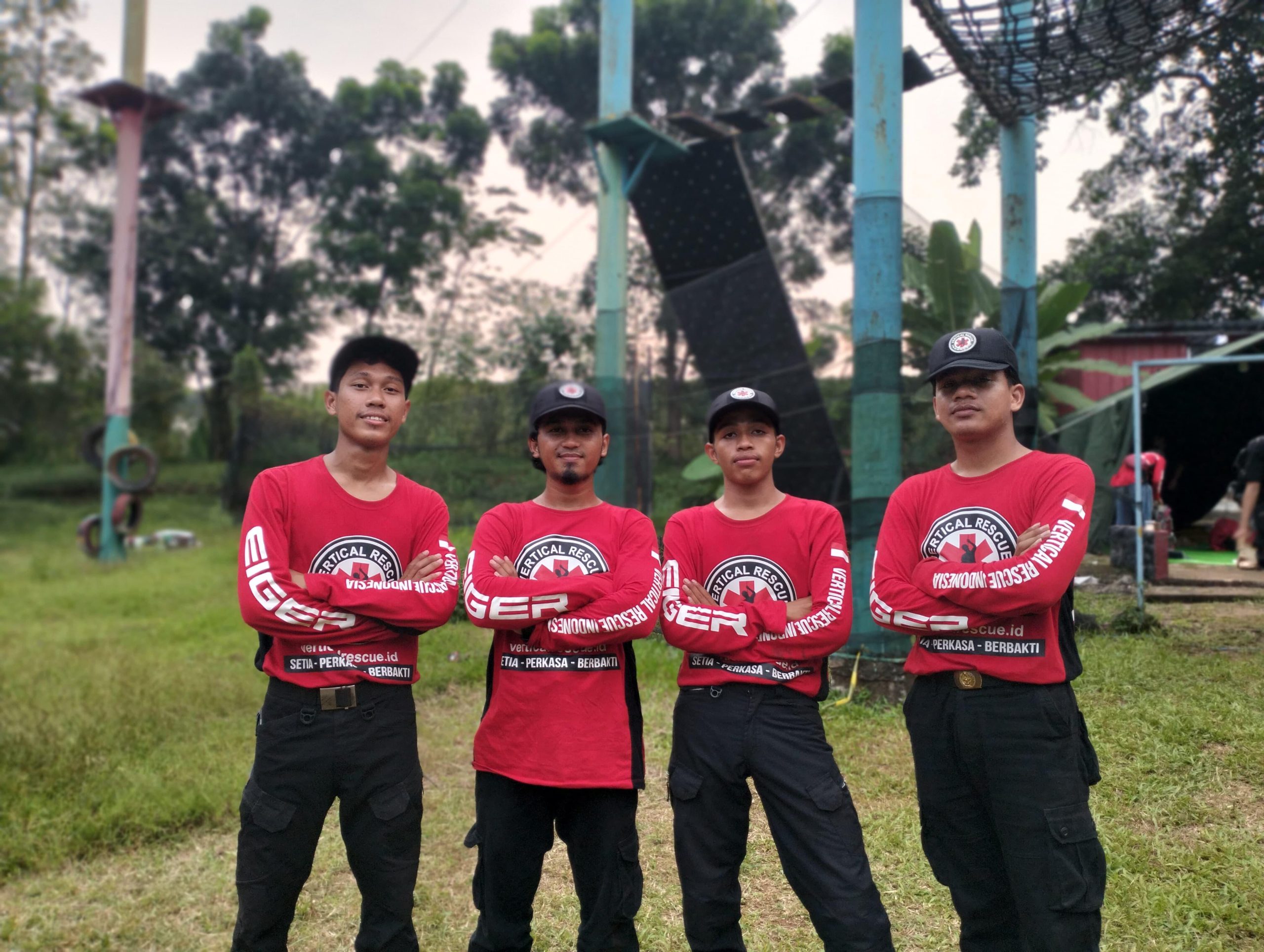 Empat Kader Terbaik HW UMS Ikuti Sekolah Vertical Rescue Indonesia