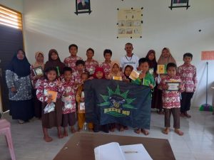 BIKERSMU Chapter Banggai Korwil Sulteng Salurkan Bantuan di Tobiombong Batui Selatan