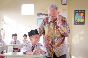 Rektor UMS, Prof. Harun Joko P, Ajak Siswa MIM AKA Joyfull Learning