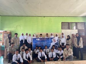 KKN MAS Kelompok 24 Gelar Edukasi Anti-Hoaks di SMPN 02 Merempan Hilir