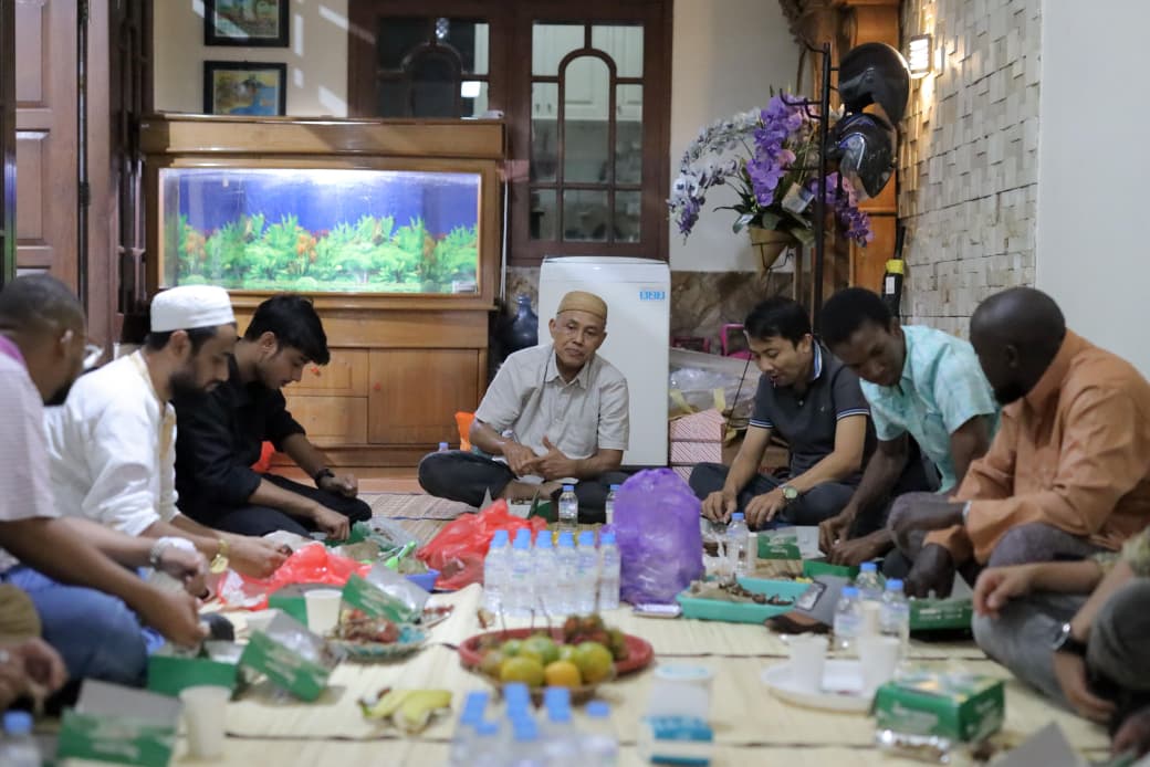 UMS Perkuat Silaturahmi Mahasiswa Asing lewat Jamuan Makan Bersama Rektor