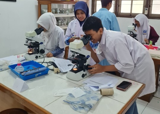 Fun Labwork Experience Jadi Daya Tarik Pembelajaran Praktikum Biologi di UMS