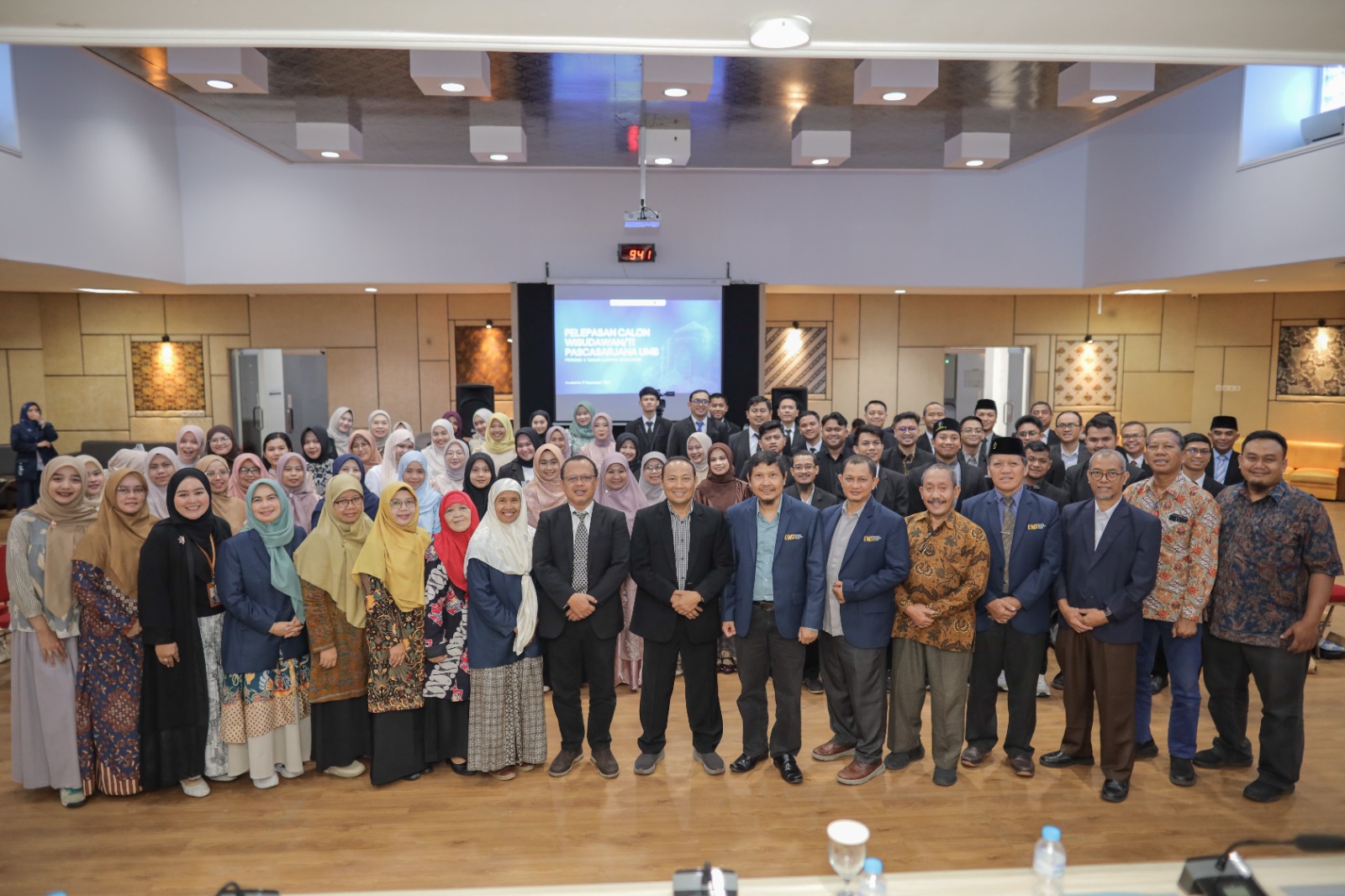 UMS Tekankan Growth Mindset dalam Pelepasan Wisudawan Pascasarjana