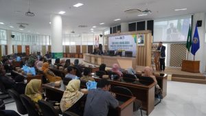 Kaprodi Teknik Mesin Prof. Ir. Agus Dwi Anggono, Ph.D. memberikan sambutan kepada orang tua wali mahasiswa