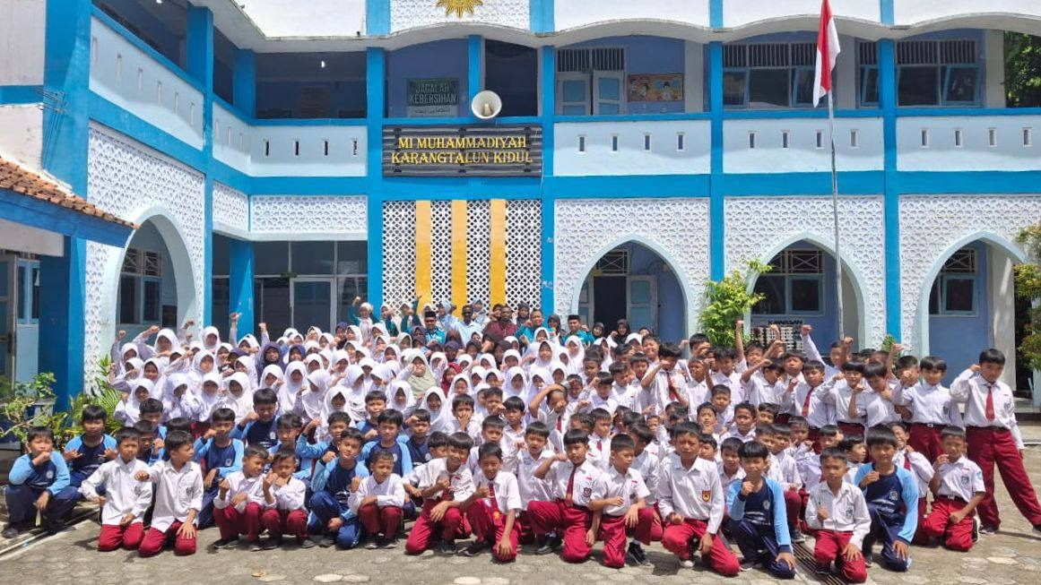 Dari MIM Karangtalun Kidul Menatap Dunia: Mahasiswa Asing UMP Inspirasi Belajar Bahasa Inggris