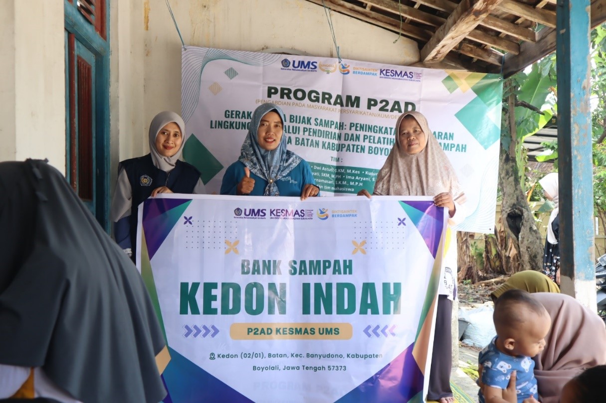 Wujudkan Desa Bebas Sampah, Tim Pengabdian UMS Inisiasi Pendirian Bank Sampah dan Pelatihan Olah Limbah
