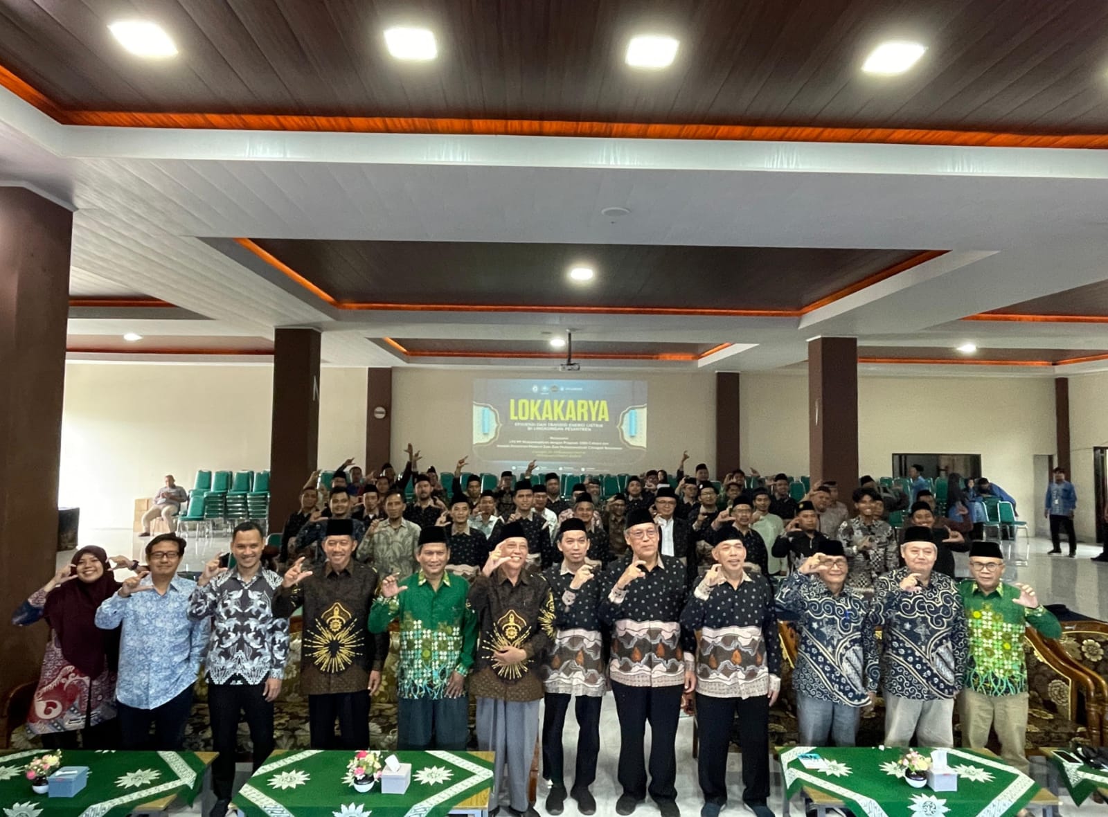 Dari Pesantren untuk Negeri: Gerakan 1000 Cahaya Dorong Kemandirian Energi dan Budaya Hemat Listrik