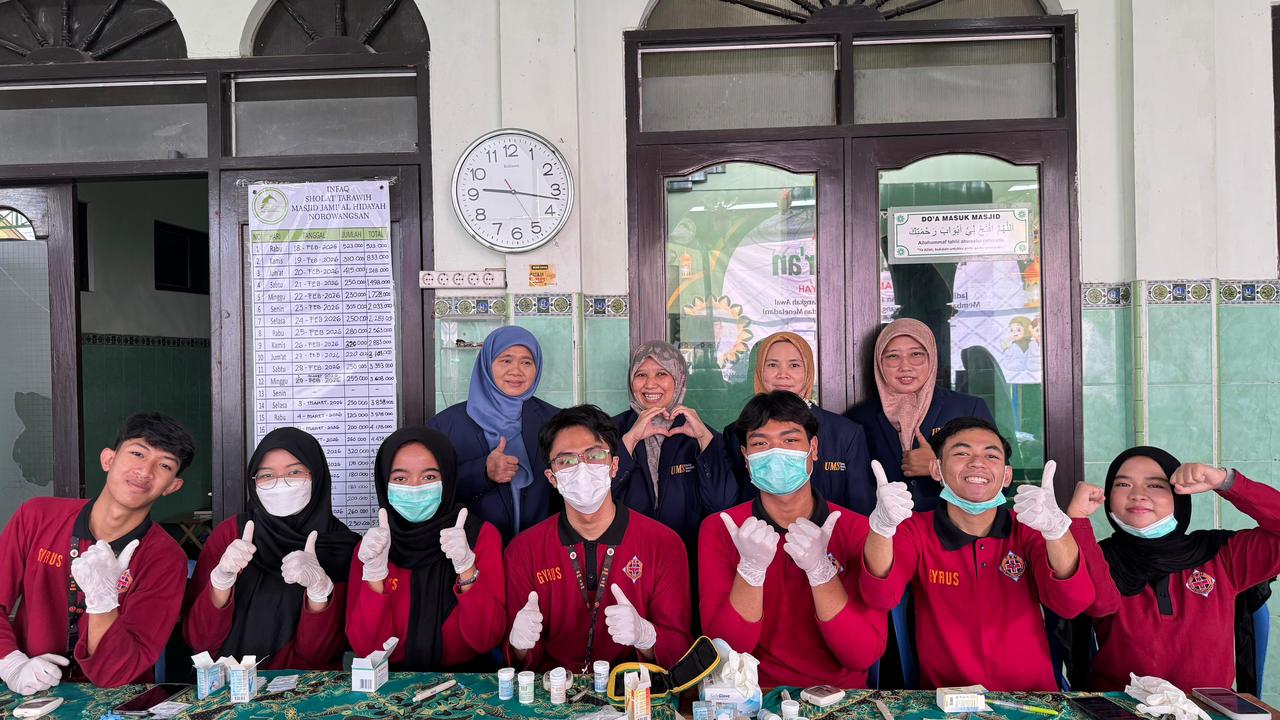TBM Gyrus UMS Gandeng Rumah Zakat, Gelar Pengobatan Gratis untuk Masyarakat Solo