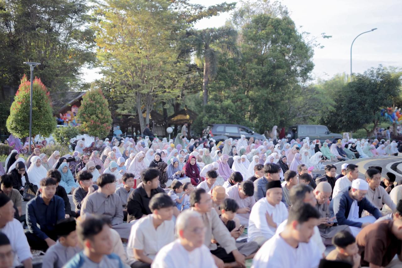 Ribuan Jamaah Ikut Salat Idulfitri di Edutorium UMS, Seruan Istikamah Menguat