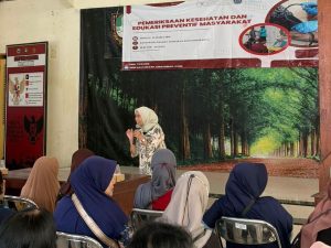 IMM FKG UMS Edukasi Warga Sondakan Jaga Pola Hidup Sehat Pasca Lebaran