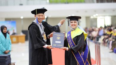 Mariam Ahmad Hamza Serour Elbanna saat menerima ijazah UMS