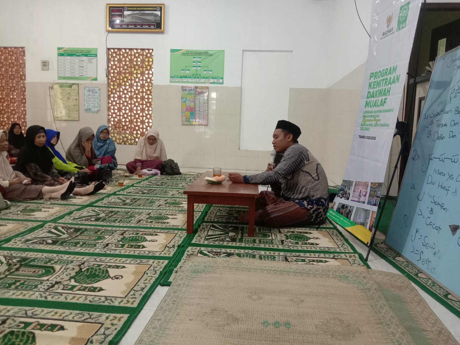 LDK PP Muhammadiyah dan BAZNAS RI Bimbing Mualaf Kulonprogo Praktik Wudu dan Salat