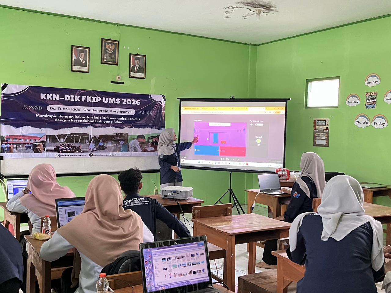 Belajar Interaktif, Mahasiswa KKN-DIK UMS Dorong Pemanfaatan Media IT bagi Guru di Karanganyar