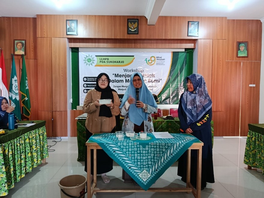 Rawat Bumi dengan Akhlak, PDA Sukoharjo Dorong Kesadaran Lingkungan Lewat Workshop