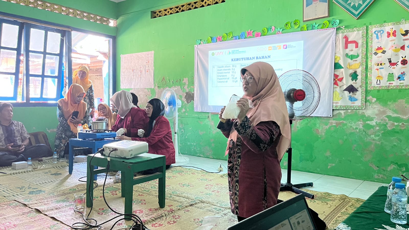 Dosen Farmasi UMY Edukasi Apotek Hidup dan Teknologi Hijau di Bantul