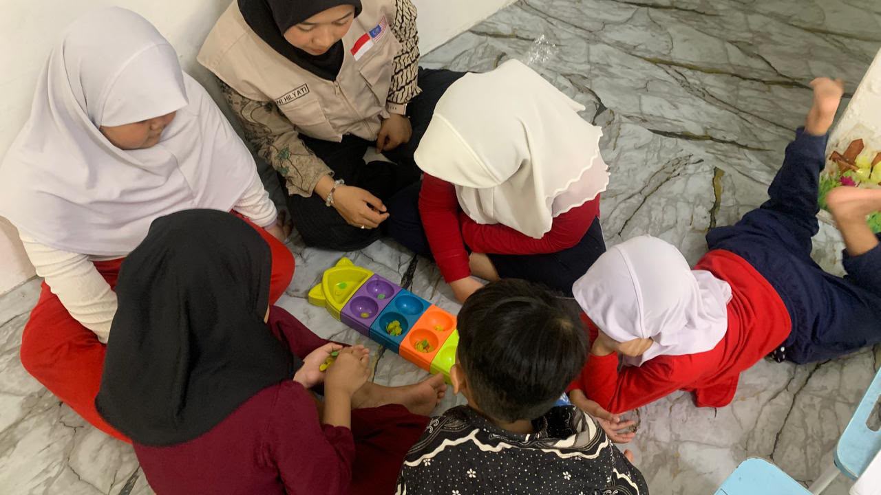 Mahasiswa KKN Internasional UMS Perkenalkan Permainan Tradisional kepada Murid Sanggar Bimbingan Kelana Jaya di Malaysia