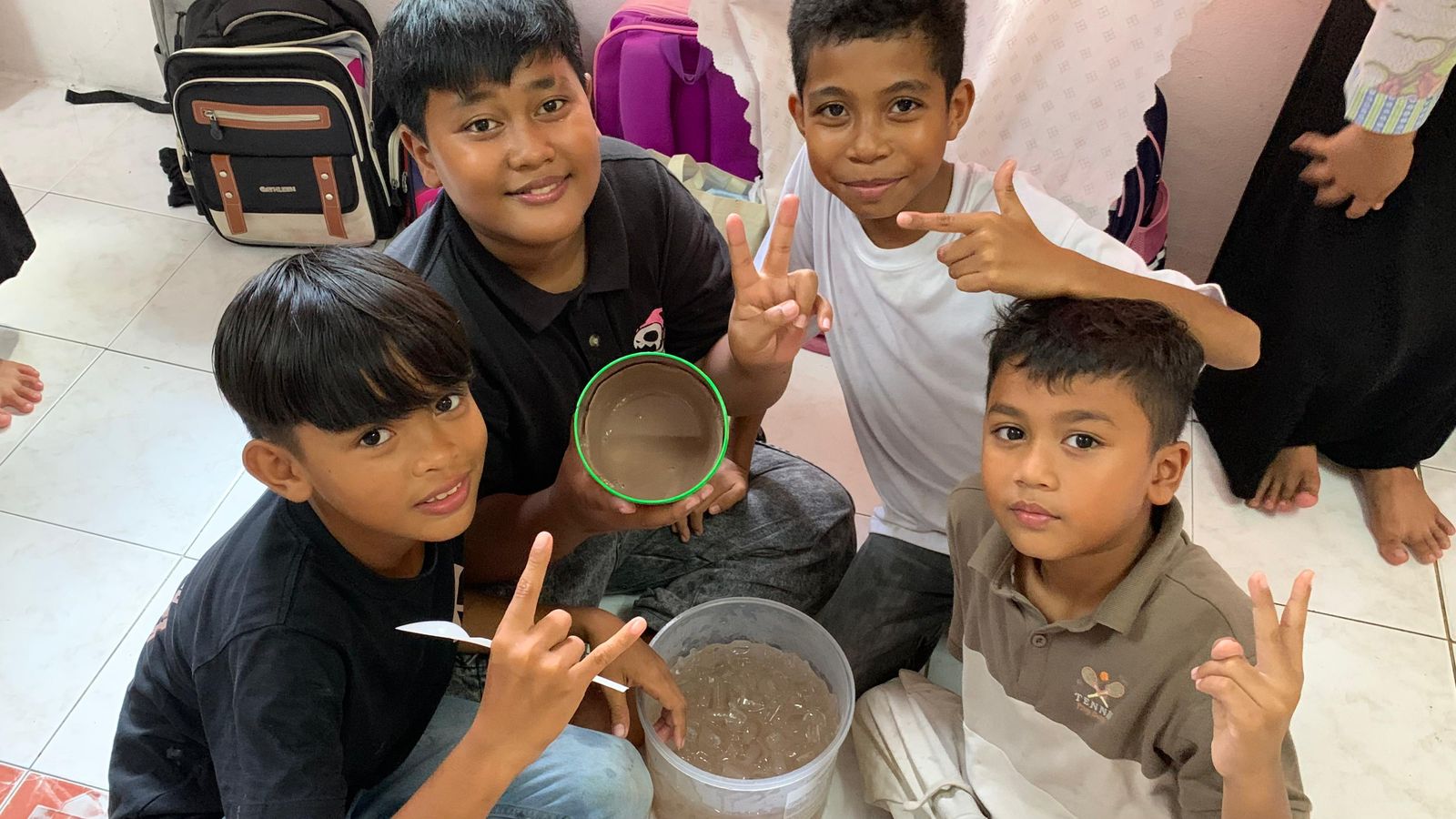 Eksperimen Es Krim, Langkah Kreatif Mahasiswa UMS Tumbuhkan Minat Sains