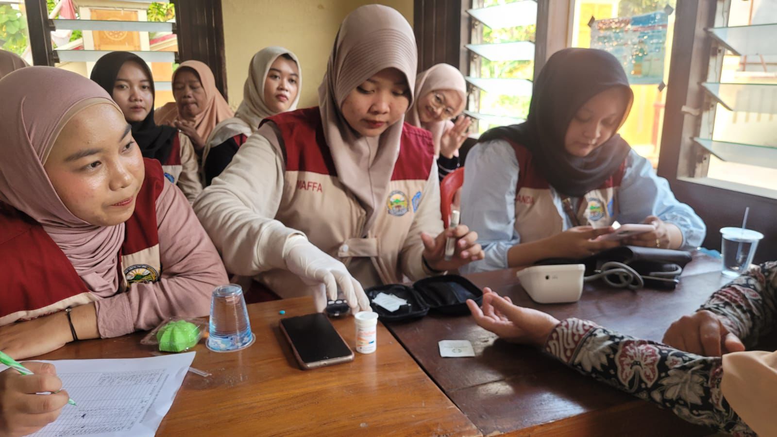 KKN FIK UMS Edukasi Hipertensi dan Gelar Cek Kesehatan Gratis