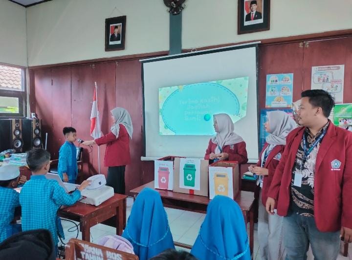 Edukasi dan Sosialisasi Gerakan Pemilihan Sampah Organik dan Anorganik