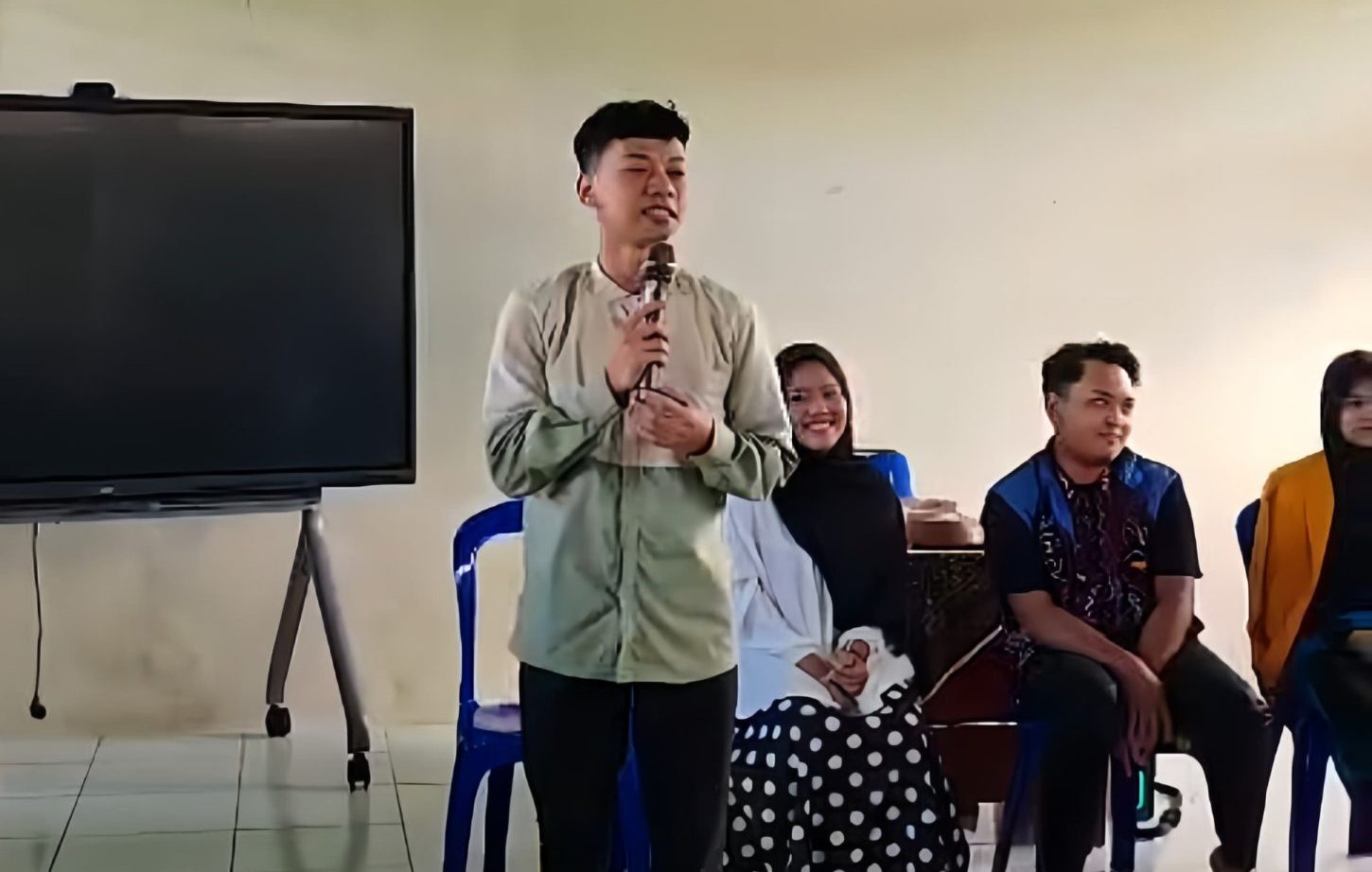 Kembali ke Sekolah Asal, Mahasiswa Pondok Shabran UMS Motivasi Siswa Baru Lewat FORTASI