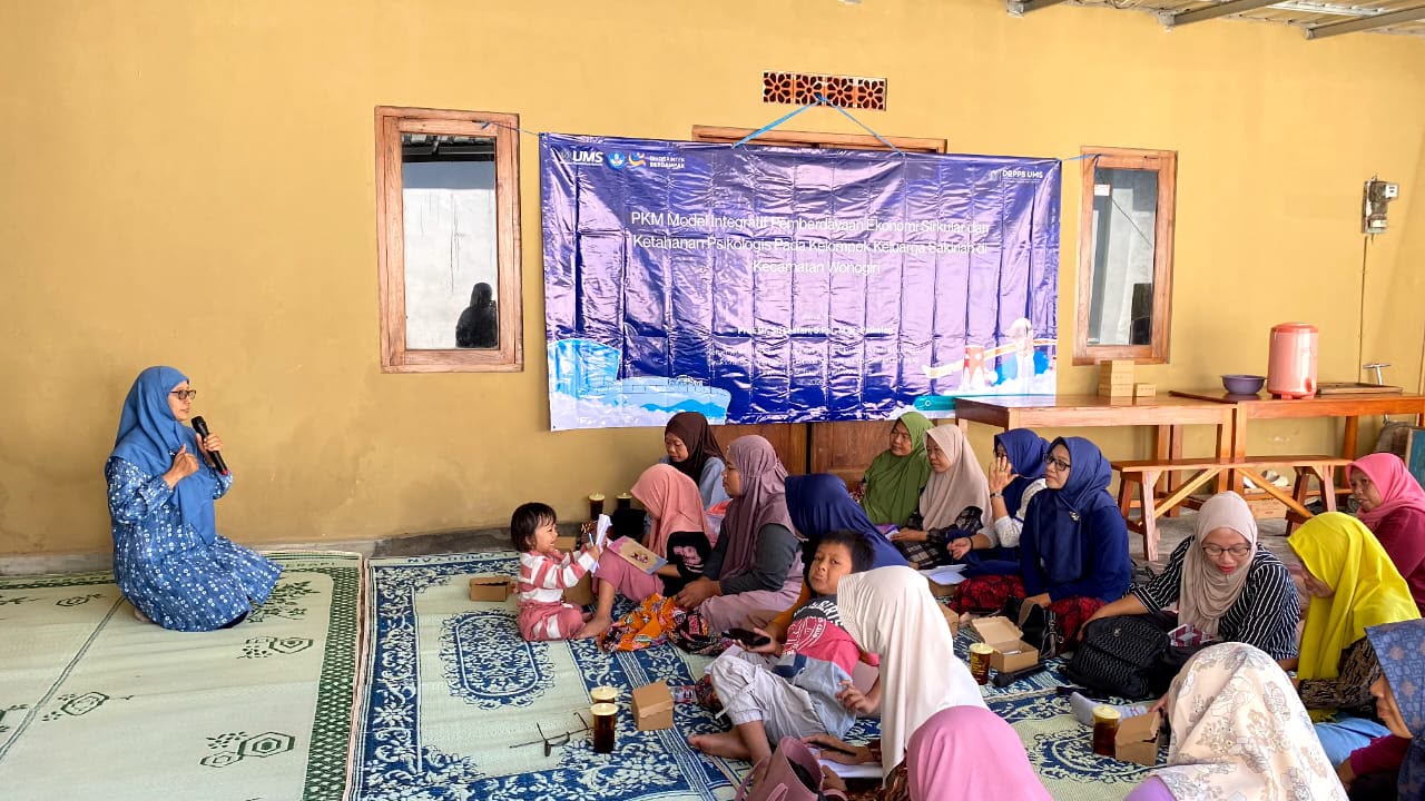Tingkatkan Kesejahteraan Psikologis Ibu Rumah Tangga, Tim Psikologi UMS Gelar Pelatihan Kebersyukuran di Wonogiri