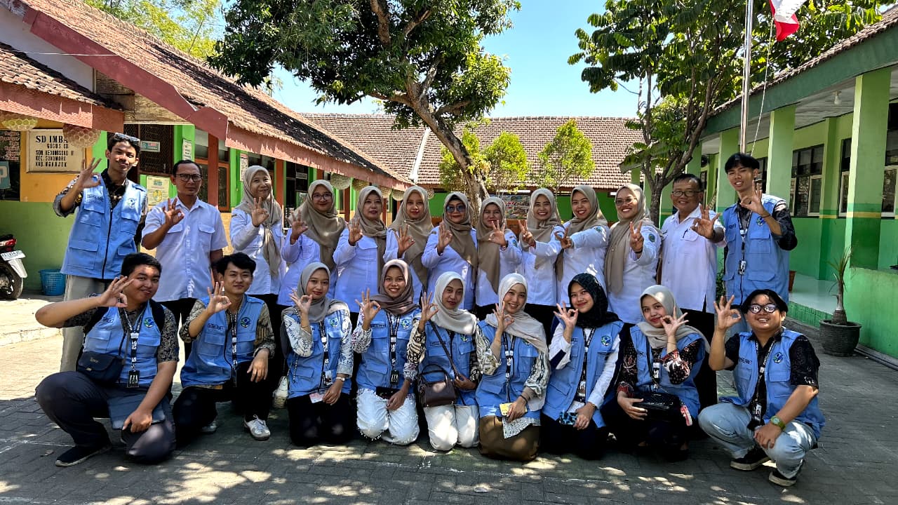 Mahasiswa KKN UMSurabaya Kelompok 3 Edukasi PHBS dan Kesehatan Gigi bagi Siswa SDN 2 Kedungsoko