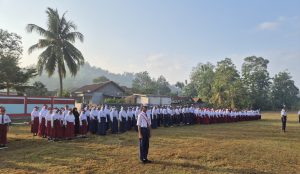 Kolaborasi SMP dan MI Muhammadiyah Purwojati Gelar Pembukaan MPLS-MATAMUDA Bersama di Lapangan Desa
