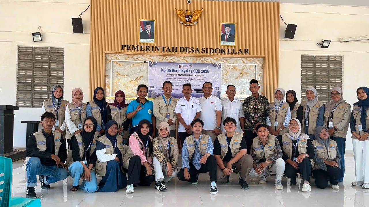 Serahkan Sistem Monitoring Kualitas Udara Berbasis IoT ke Desa Sidokelar pada Tutup KKN UMLA Kelompok 11