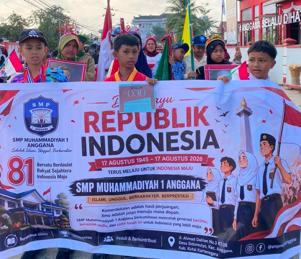 Kembali Tampil di Ruang Publik, SMP Muhammadiyah 1 Anggana Semarakkan Pawai HUT ke-81 RI