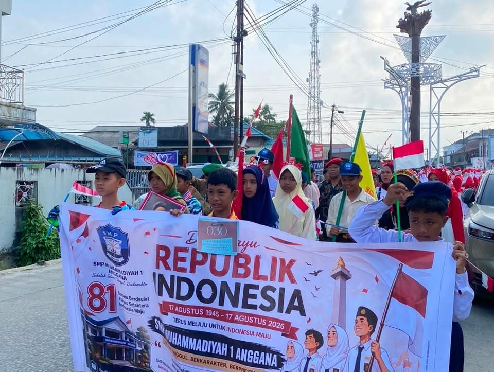 SMP Muhammadiyah 1 Anggana Raih Juara III Kostum Terbaik Pawai HUT ke-81 RI