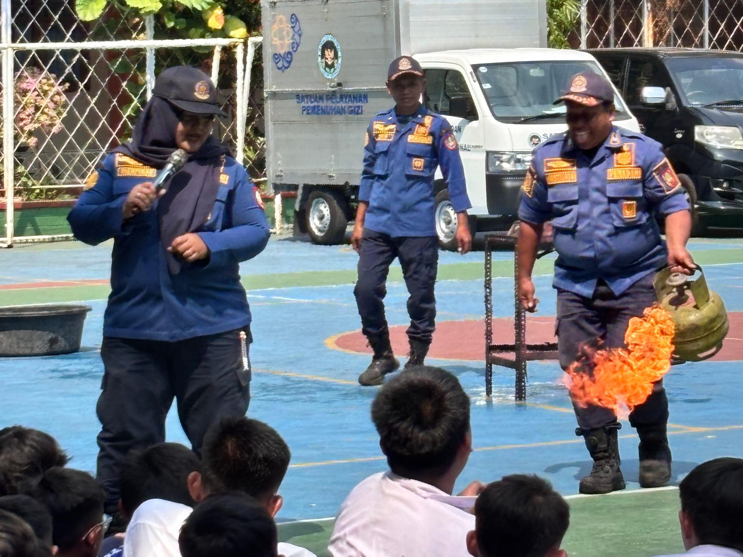 Pantang Padam Sebelum Aman: Edukasi & Simulsi Kebakaran di SMP Muhammadiyah 5 Surakarta Tingkatkan Kesiapsiagaan Warga Sekolah