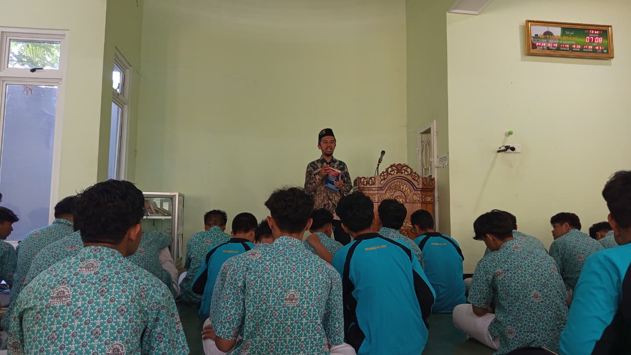 Kegiatan Pembiasaan Ibadah Pagi Warnai Aktivitas Siswa Kelas XI SMA Muhammadiyah Program Khusus Kottabarat Surakarta