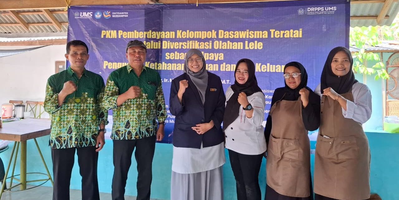 Perkuat Ketahanan Pangan Keluarga, Tim Pengabdian UMS Latih Kelompok Dasawisma Teratai Diversifikasi Olahan Lele