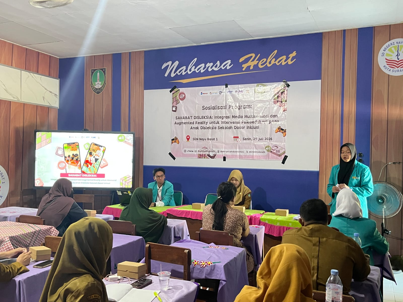 Dukung Literasi Anak dengan Disleksia, Tim PKM-PM UMS Gandeng Guru dan Orang Tua di SD Negeri Nayu Barat 1