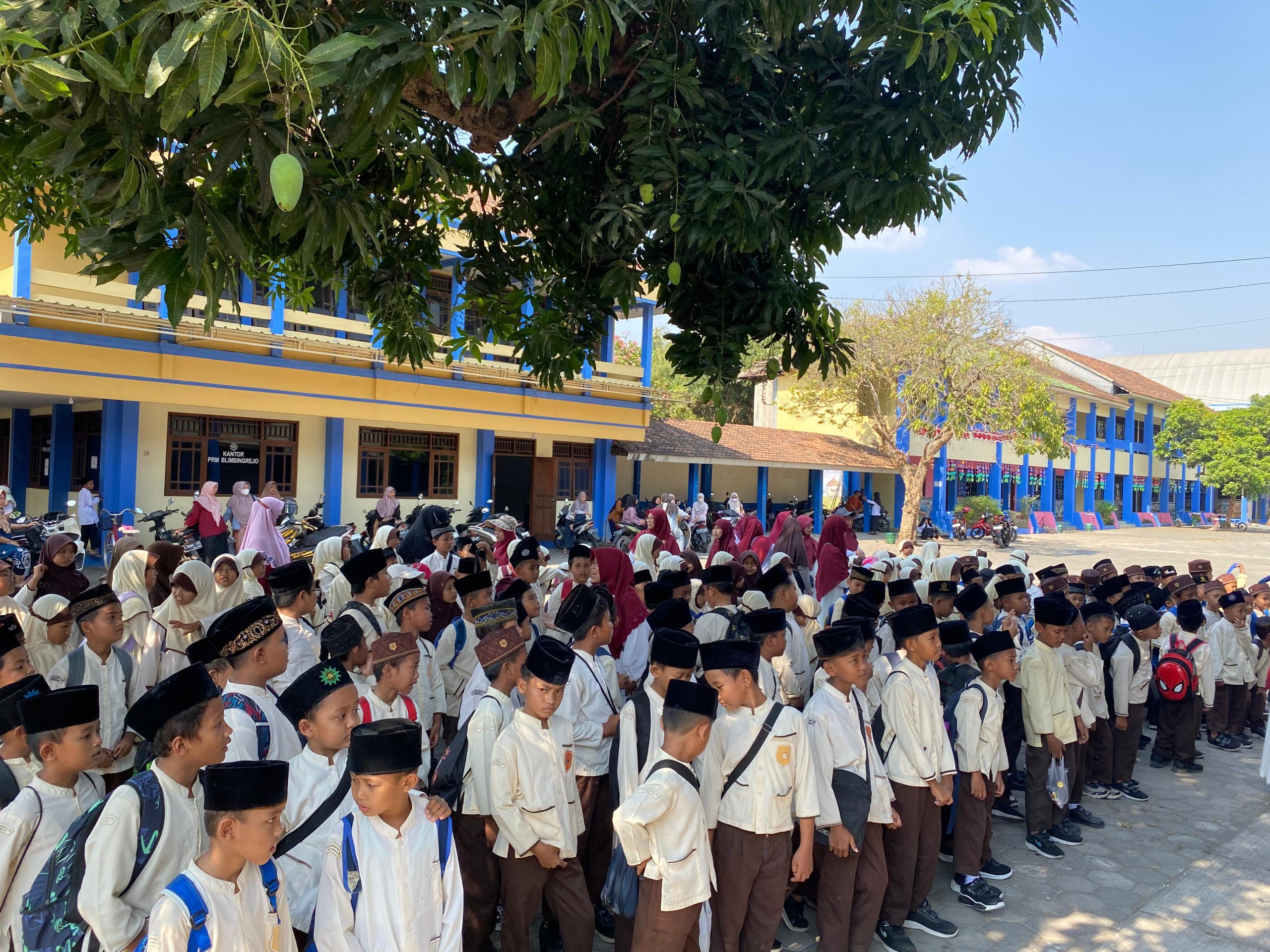 Kirab TPQ ‘Aisyiyah Manafi’ul ‘Ulum Blimbingrejo Meriahkan Maulid Nabi Muhammad SAW dan HUT RI ke-81