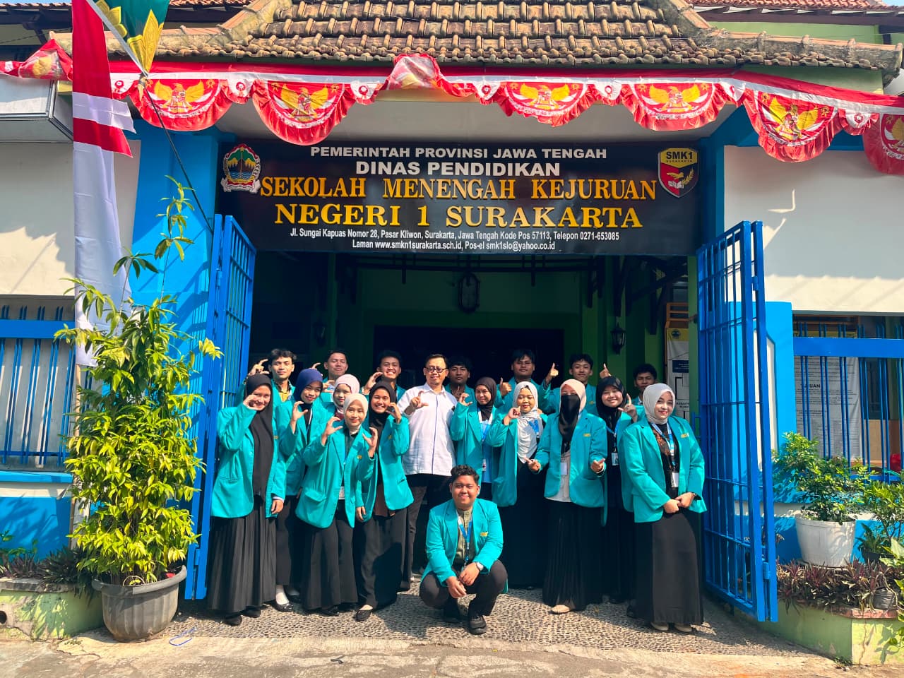 Siapkan Pendidik Profesional, 18 Mahasiswa UMS Diterjunkan dalam PLP 2 di SMKN 1 Surakarta