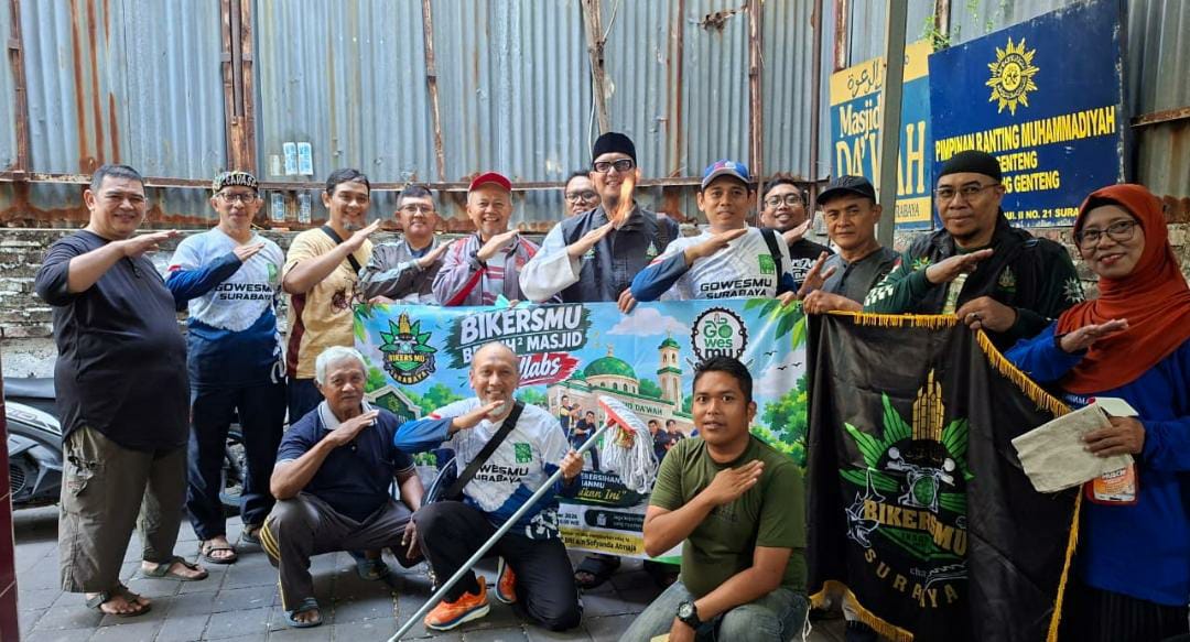 Program BBM (Bersih Bersih Masjid) BikersMu Chapter Surabaya Kolaborasi dengan GowesMu Surabaya