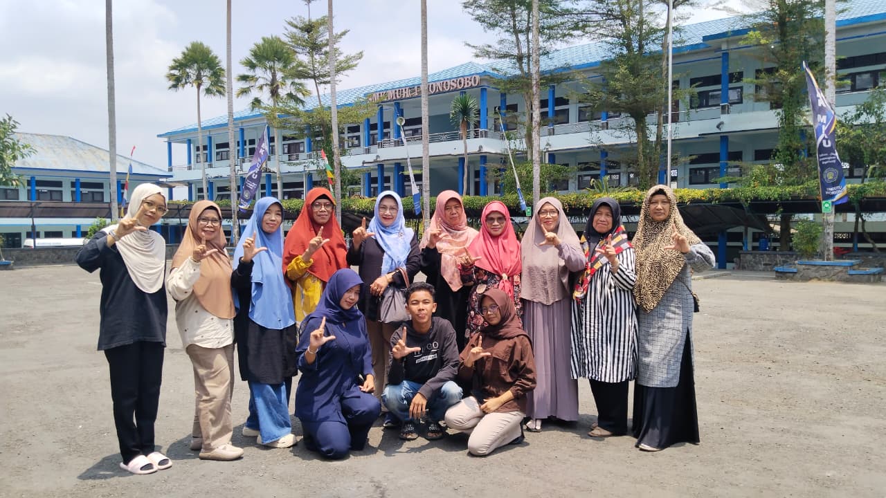 Ekstrakurikuler Karawitan SMK Muhammadiyah 1 Wonosobo Latih Ibu-Ibu Sekolah Lansia, Perkuat Pelestarian Budaya dan Kepedulian Antargenerasi